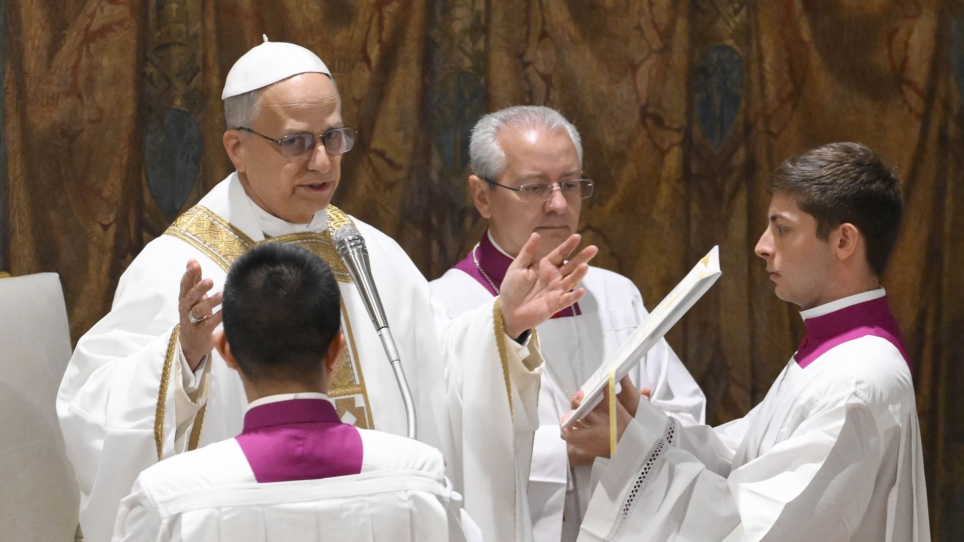 Pope Leo XIV leads first Mass as pontiff