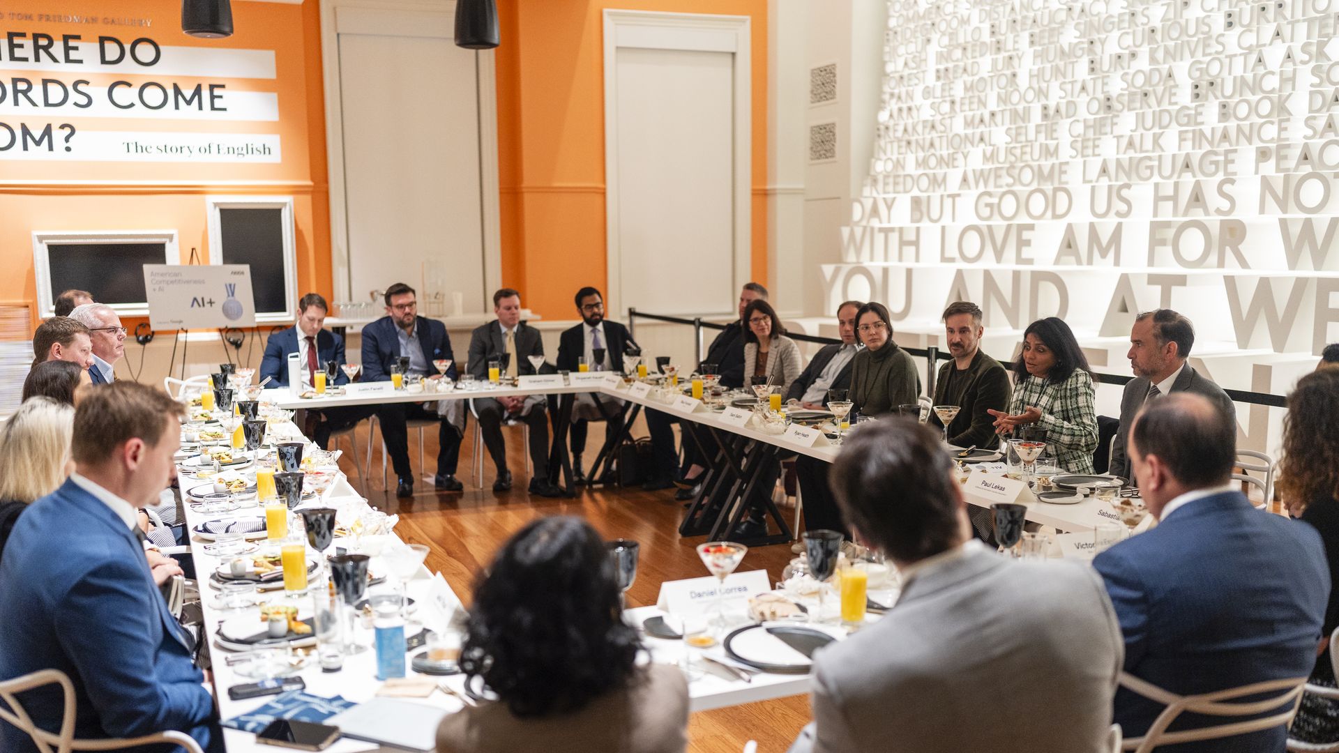 Attendees enjoyed breakfast during the discussion. 