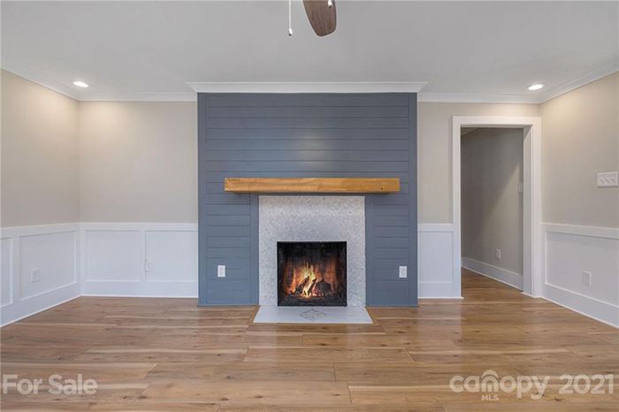 2137 Highland St living room