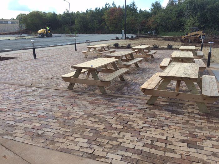 noda-brewing-outside-picnic-tables