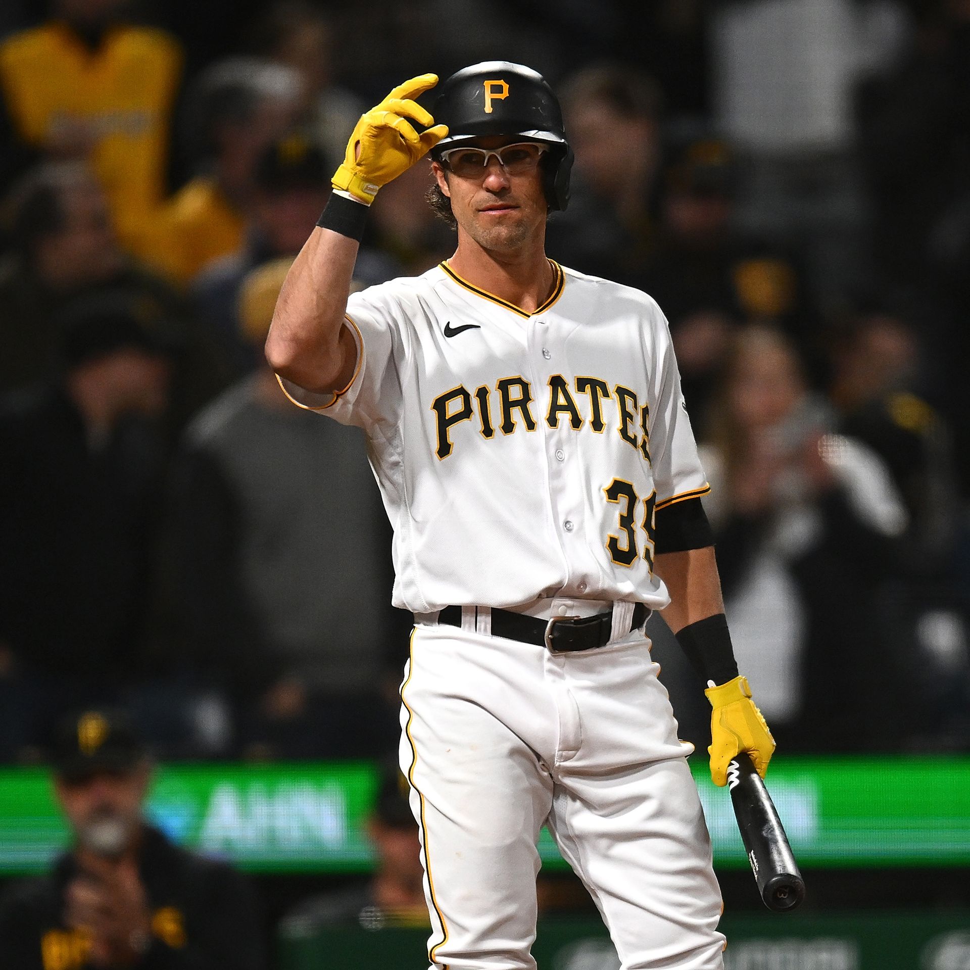 Maggi gets 1st big league hits, Pirates sweep Nats 6-3, 16-1