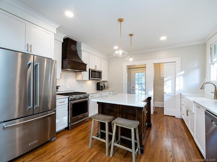 524 Beaumont Ave kitchen