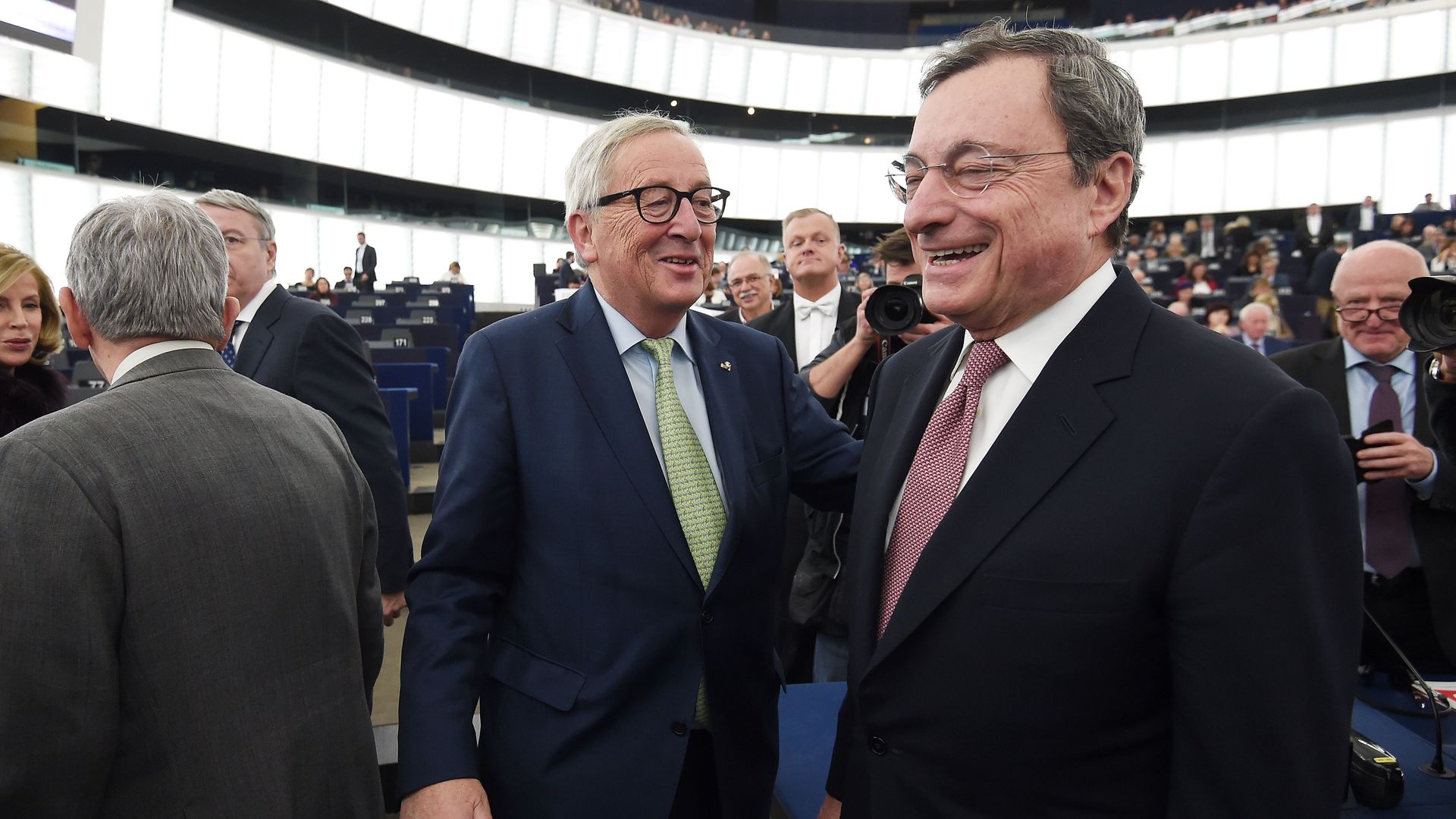 European Commission President Jean-Claude Juncker (L) and President of the European Central Bank (ECB) Mario Draghi.