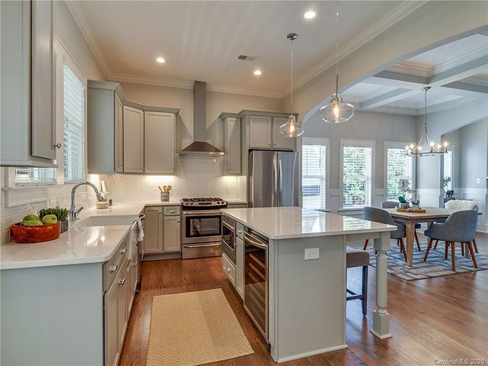 2556 Vail Ave kitchen