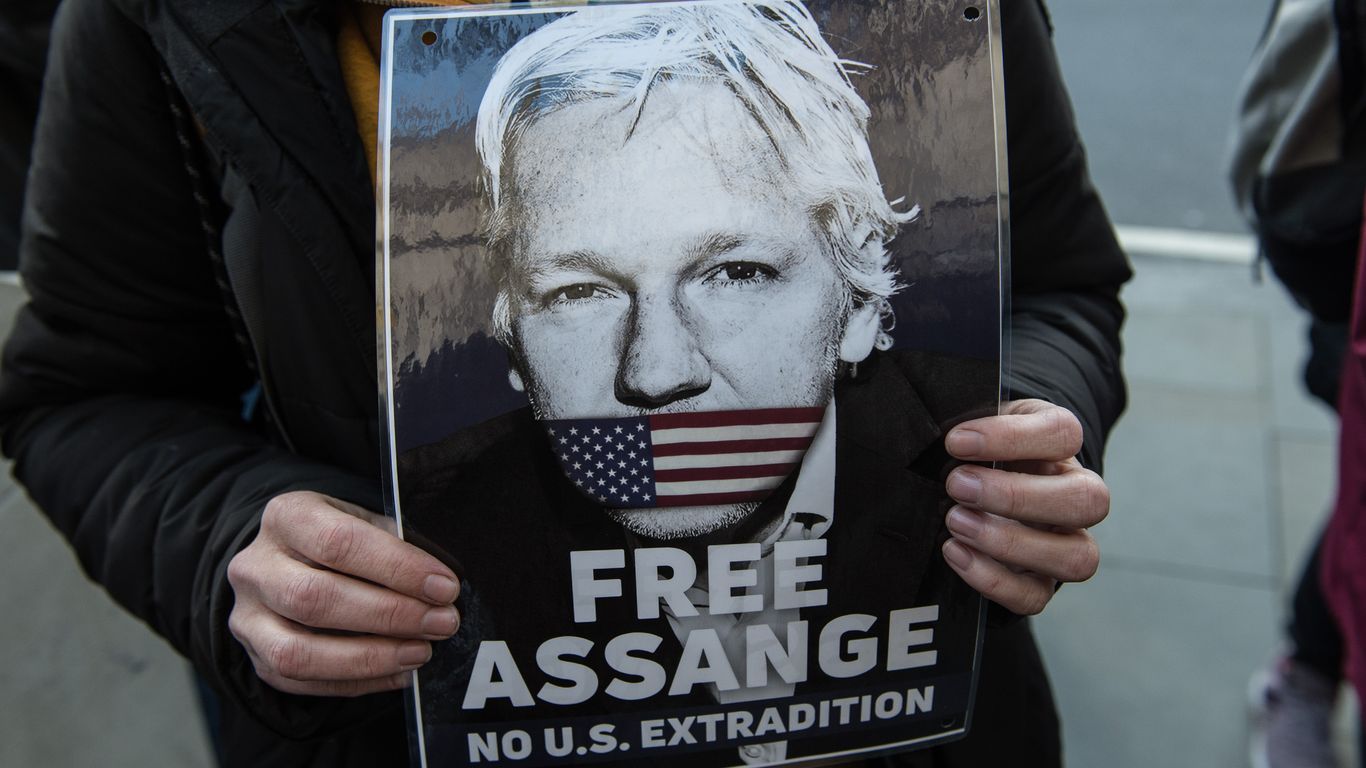 U.S. wins appeal to extradite Julian Assange