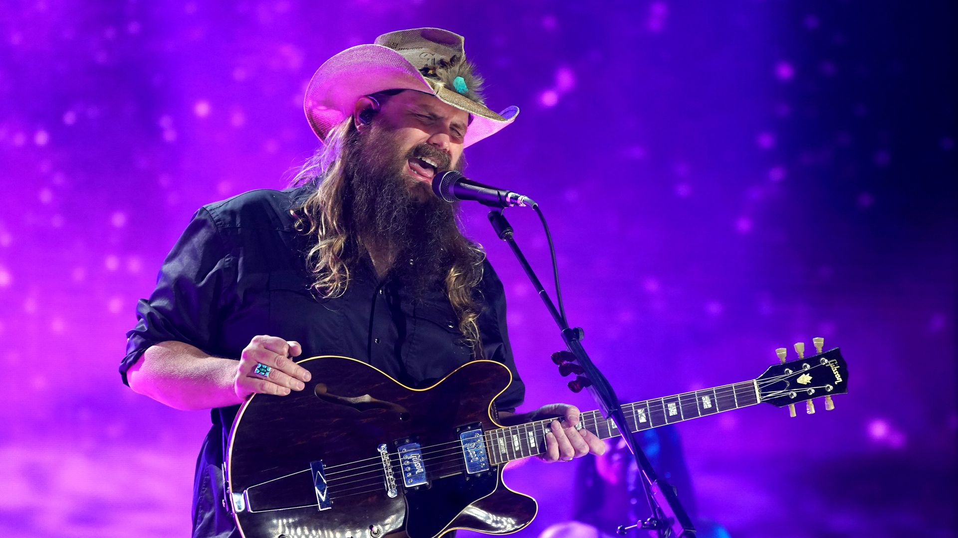 Chris Stapleton performing.