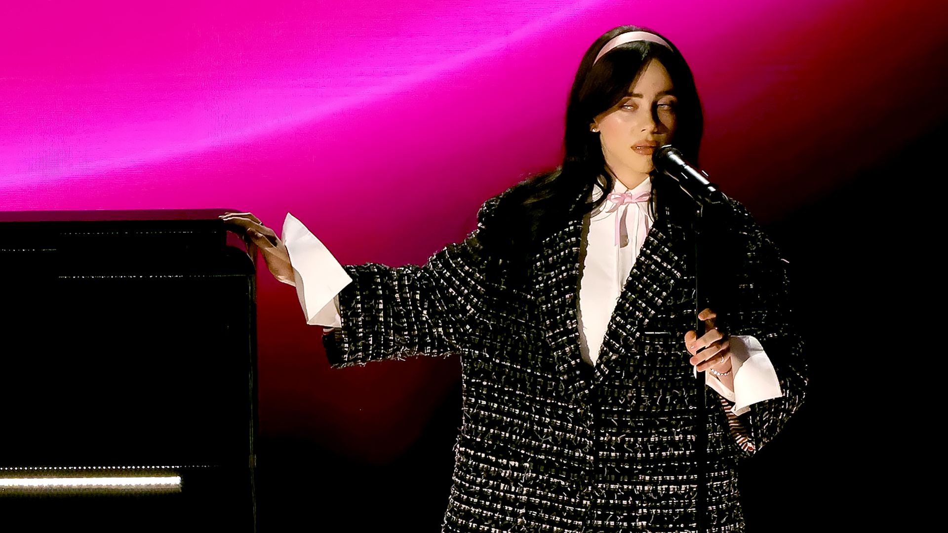  Billie Eilish performs onstage during the 96th Annual Academy Awards at Dolby Theatre on March 10, 2024 in Hollywood, California.