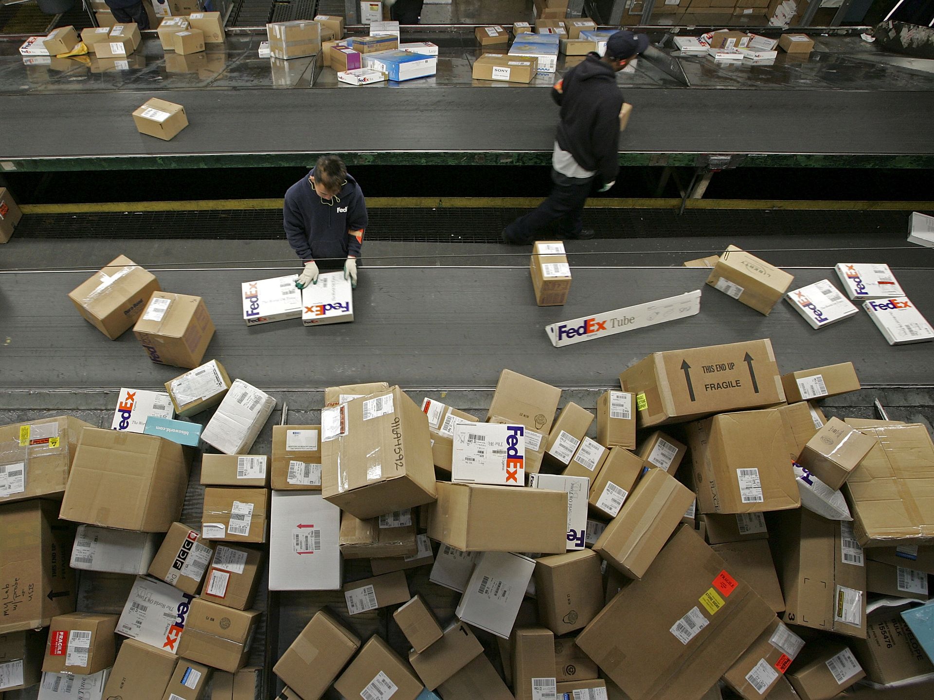Are you a last-minute shopper? Here's 's holiday shipping