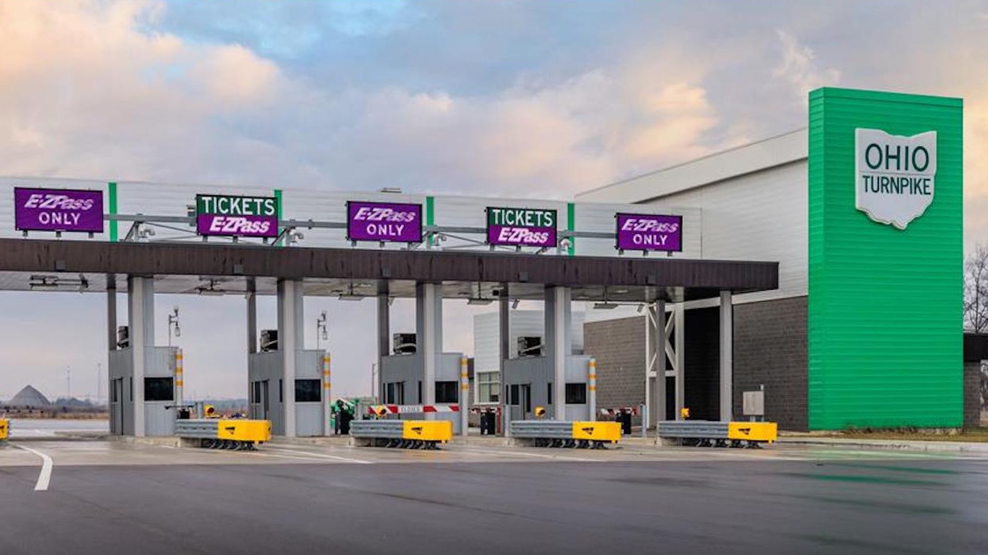 An image of a tollbooth in Swanton Ohio with purple EZ pass lanes