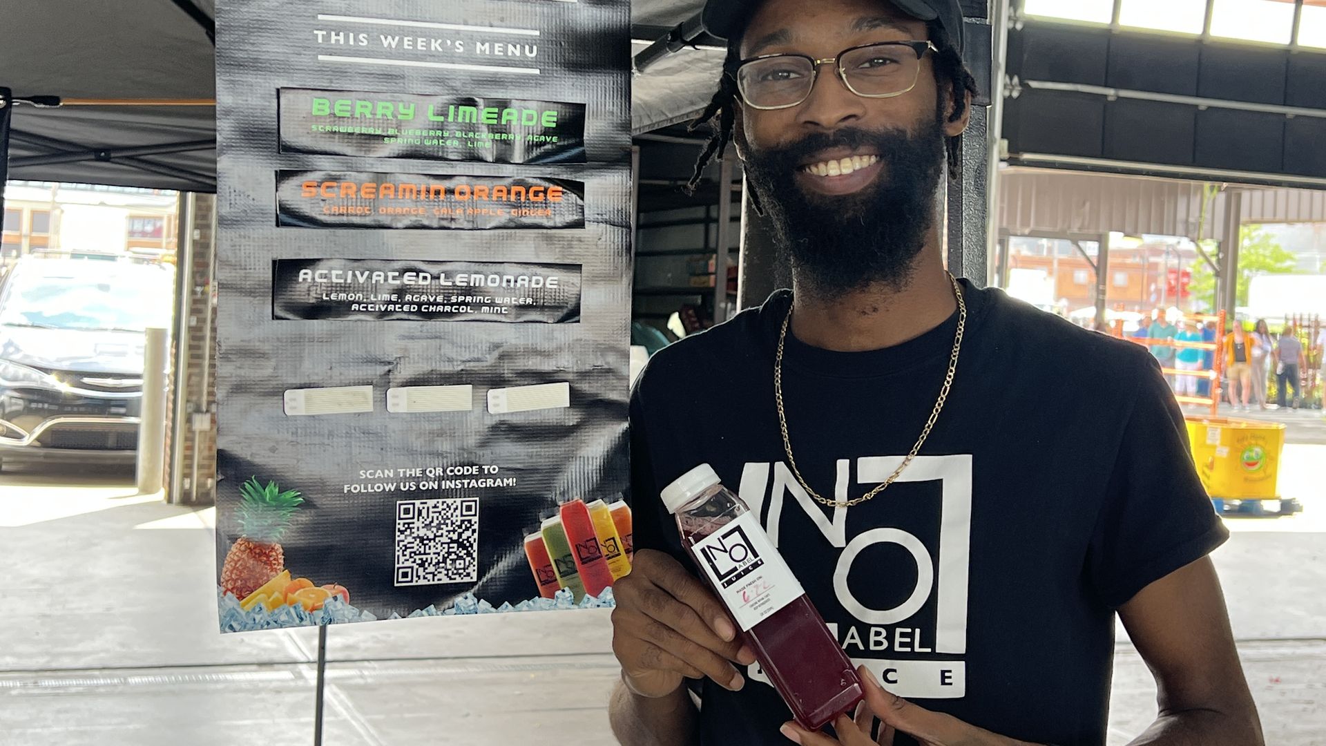 Brandon Frye and Nashia Weems' No Label Juice tent at Eastern Market. Photo: Samuel Robinson/Axios