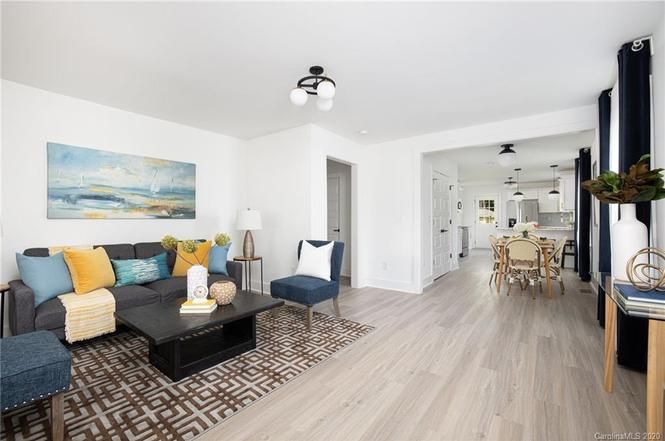 501 Seldon Dr living room