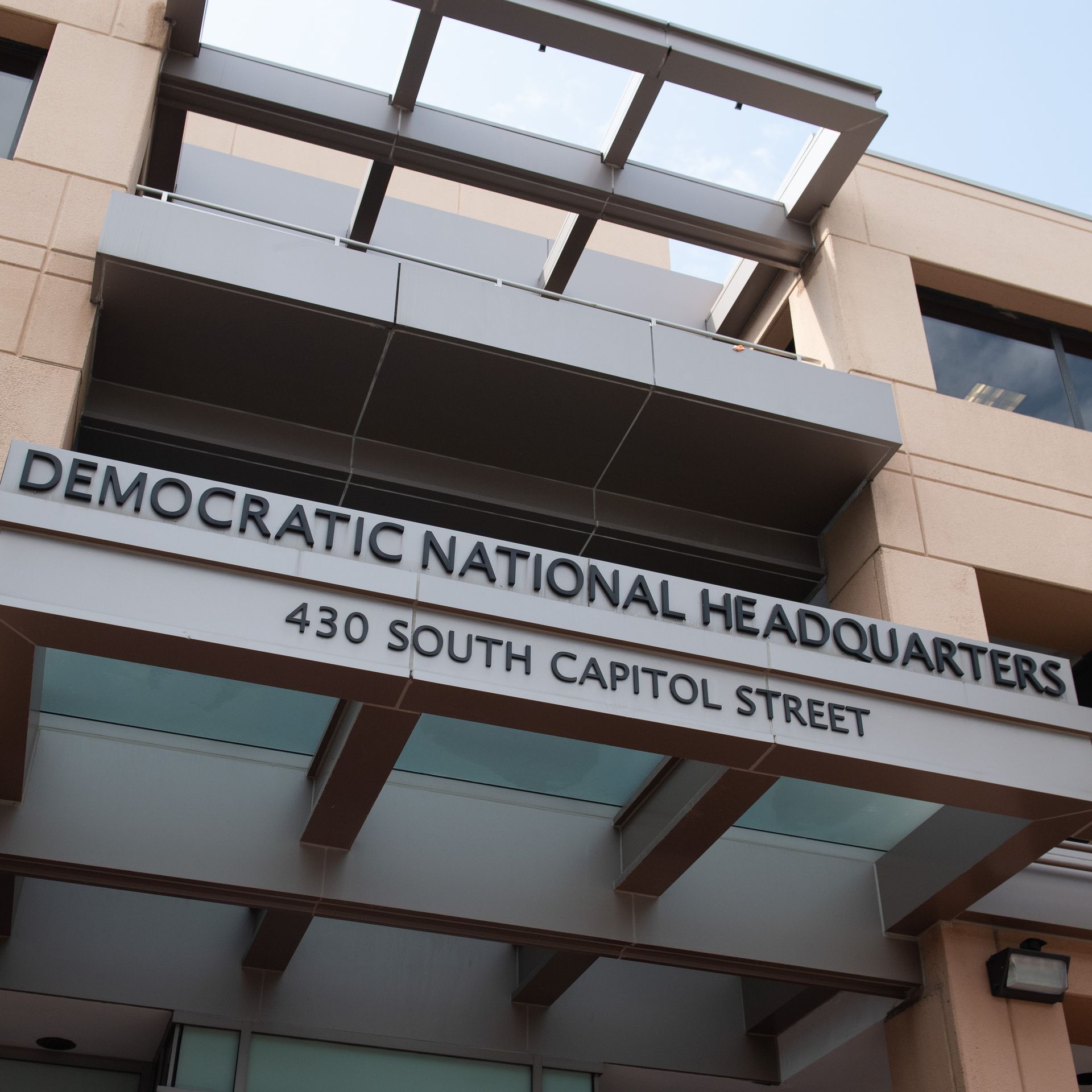 Democratic National Committee staff votes to unionize