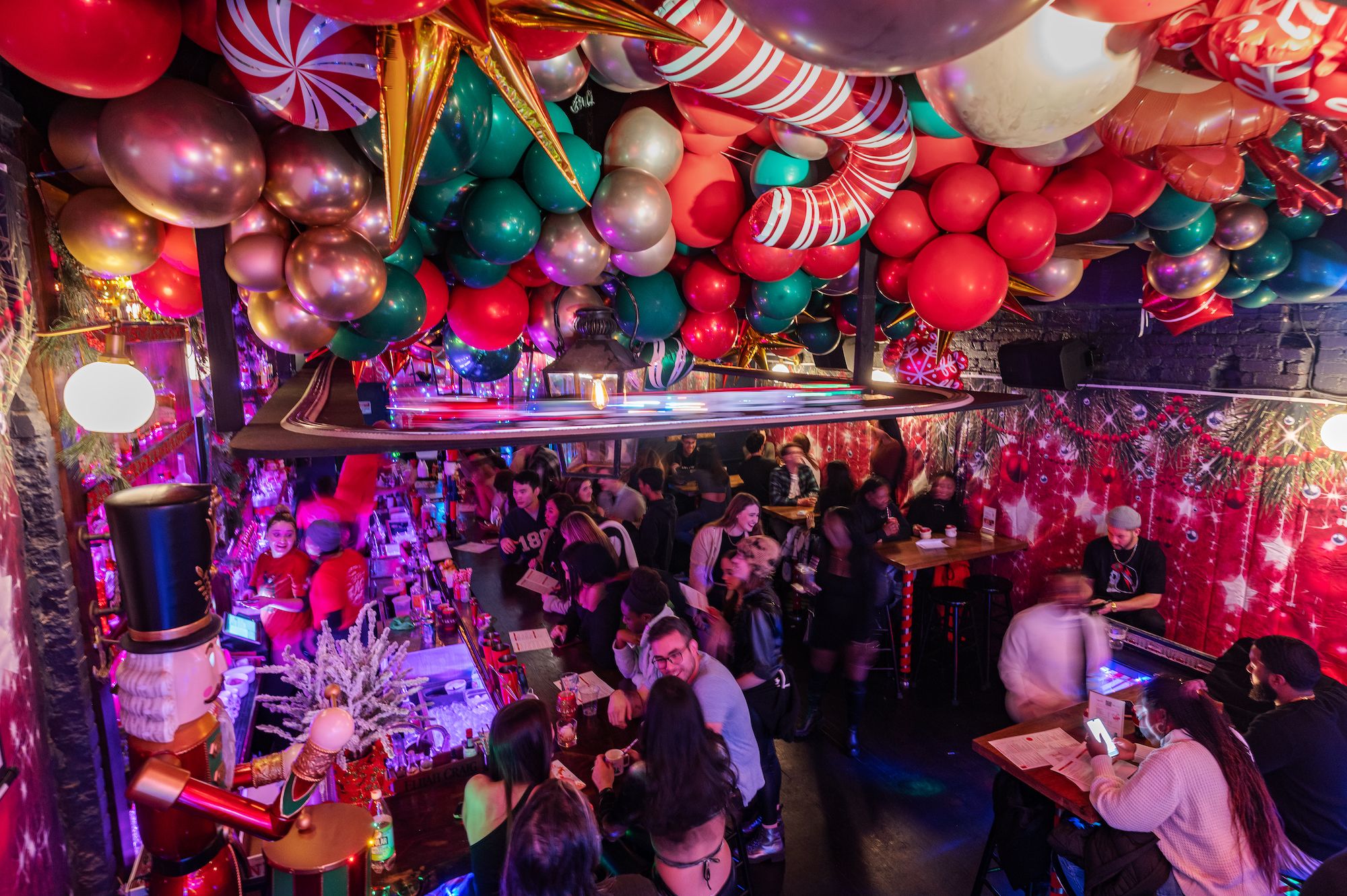 best-holiday-bars-outdoor-winter-drinking-spots-in-dc-axios