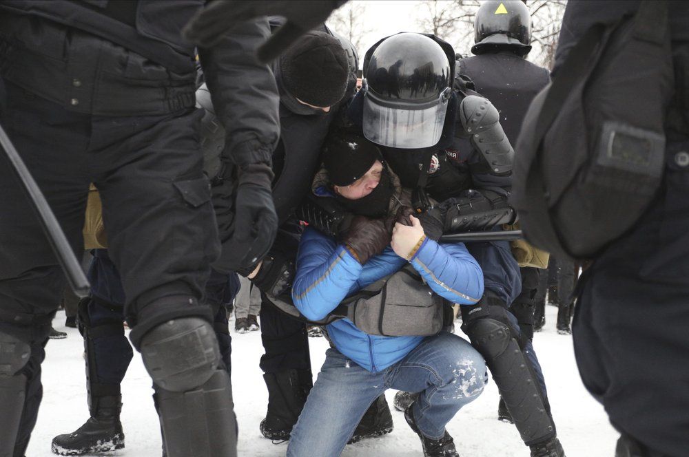 Police detain protesters during a protest against the jailing of opposition leader Alexei Navalny in St. Petersburg, Russia, Sunday, Jan. 31, 2021. AP Photo/Valentin Egorshin)