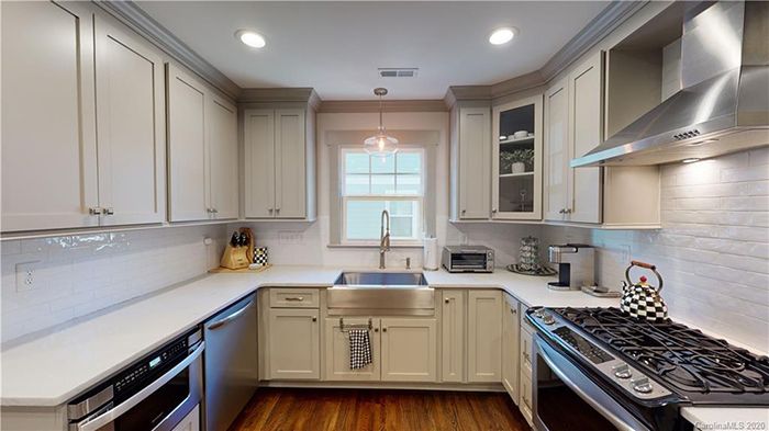 2448 Morton St. kitchen