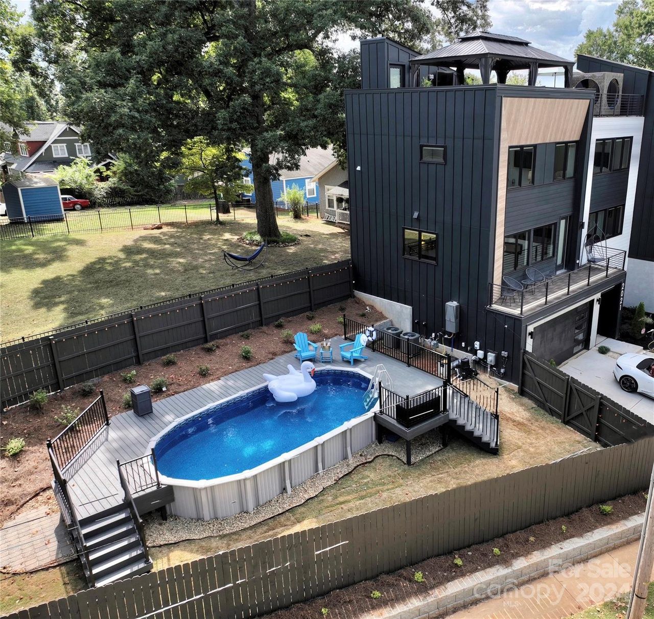 2021 Roslyn Ave