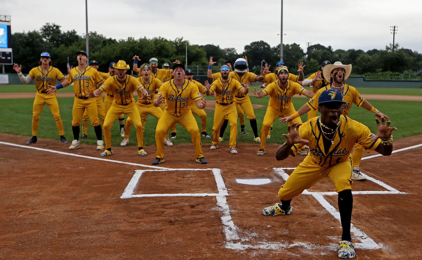 Savannah Bananas come to Columbus with their wacky brand of baseball -  Axios Columbus