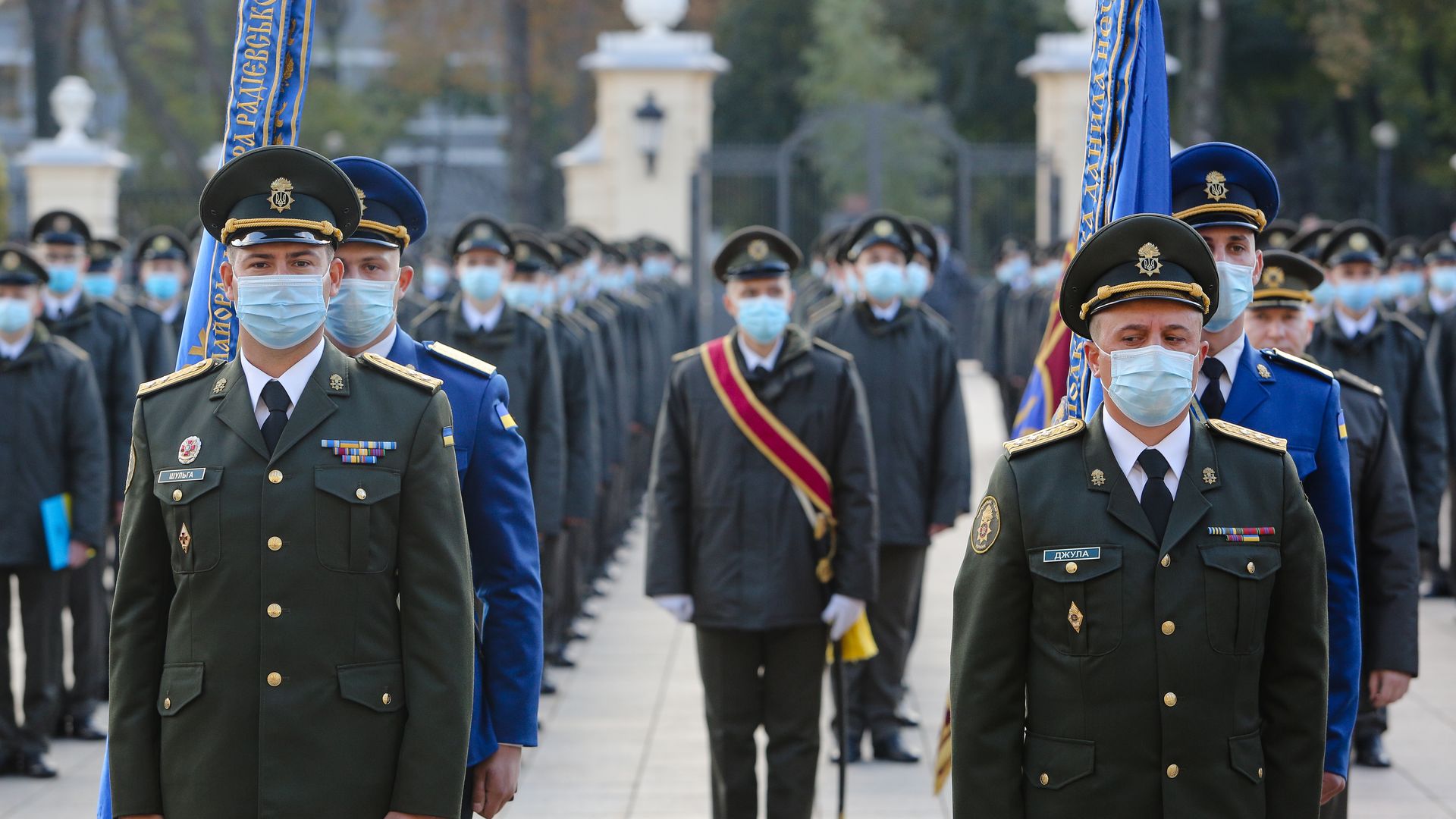 Photo of rows of Ukrainian soldiers in uniform and formation