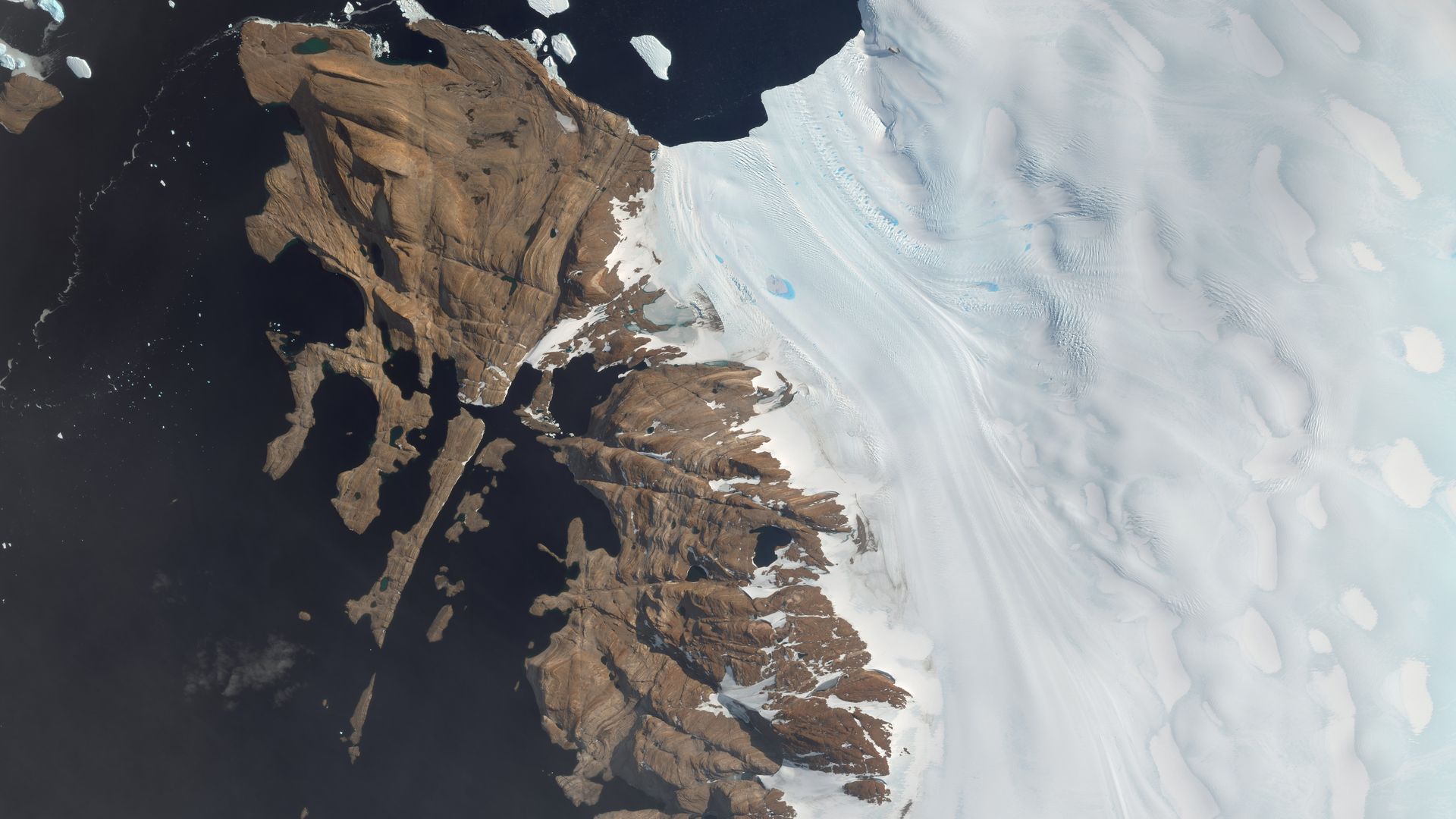 An overview of Langhovde Glacier in Antartica