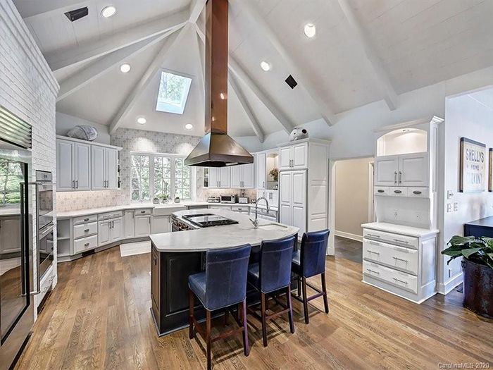 1835 Craigmore Drive kitchen