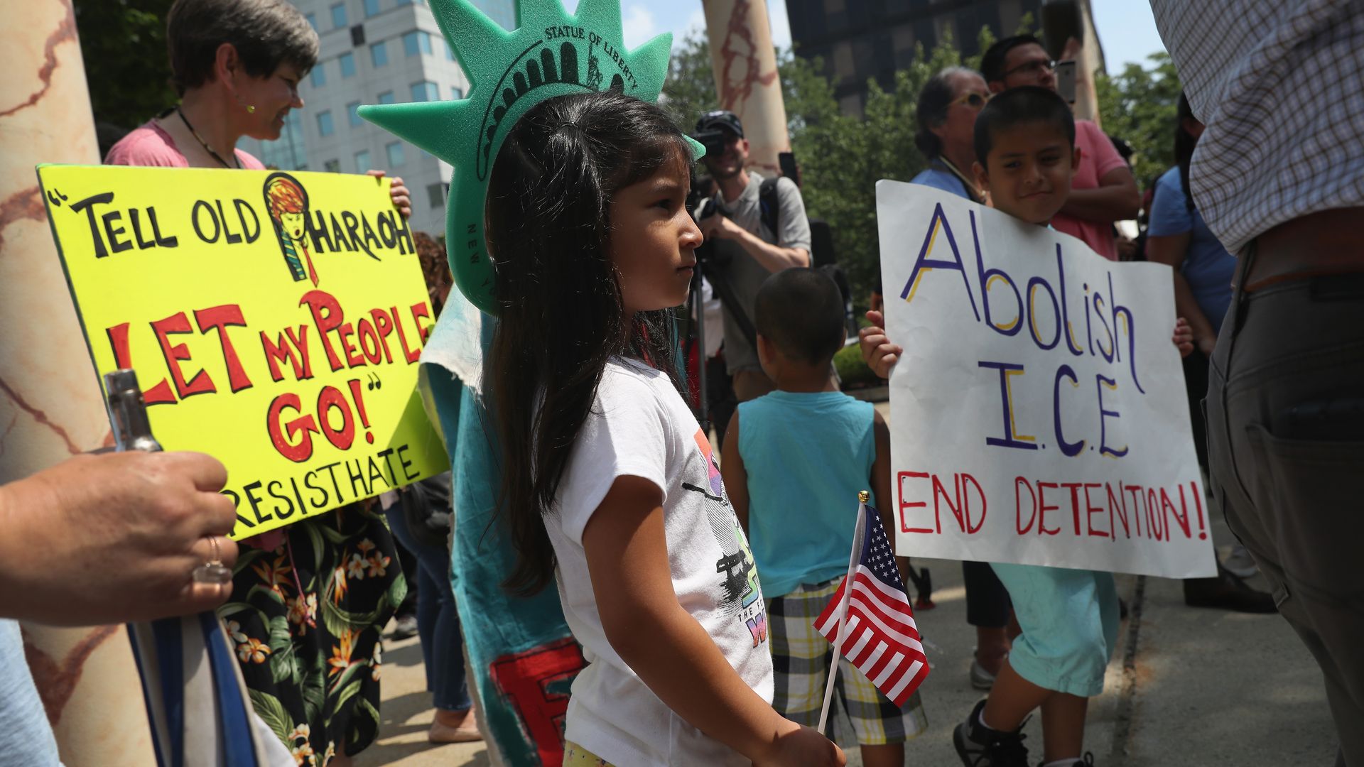 Children protesting with signs that say "abolish ICE"