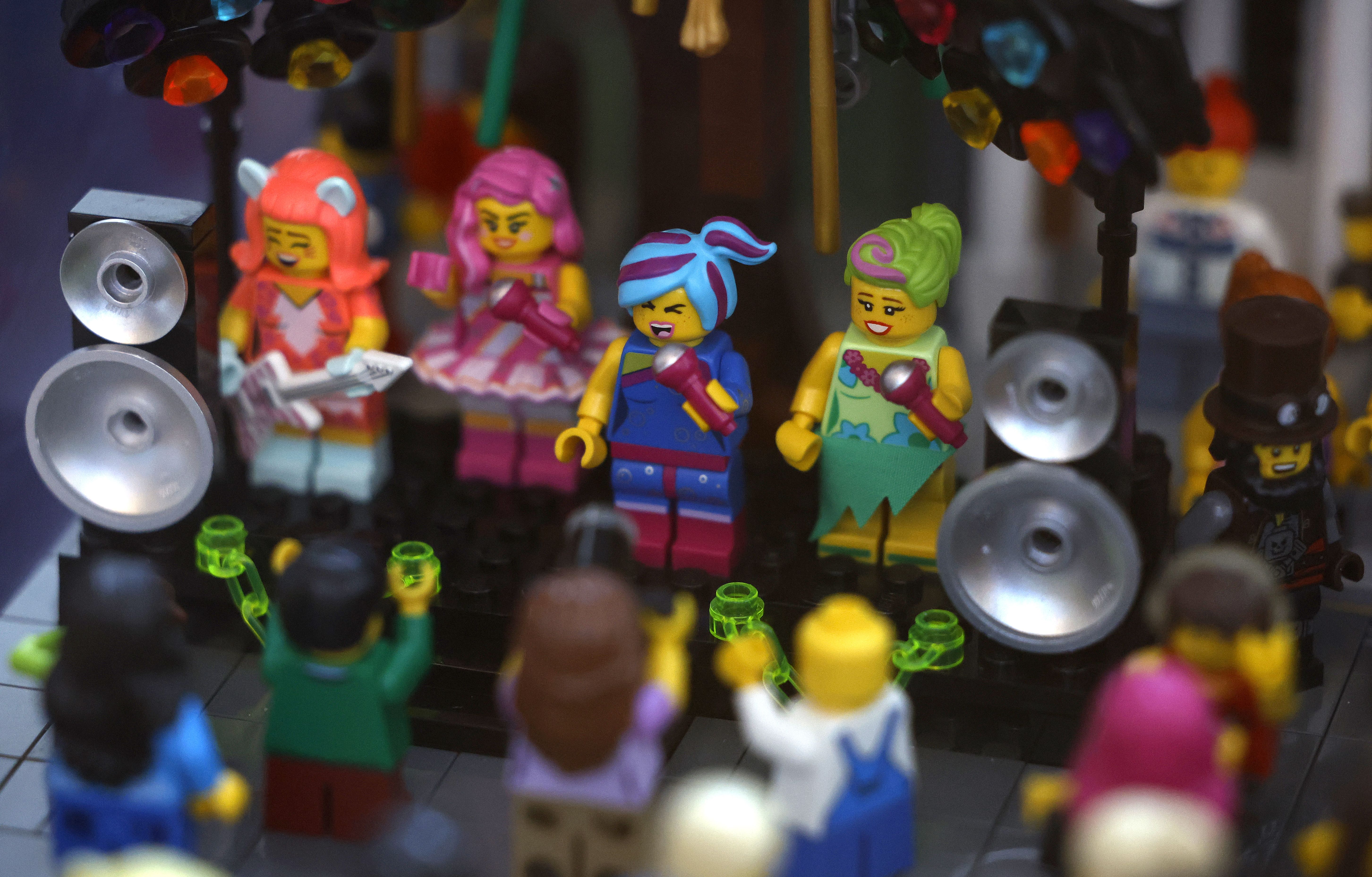 replica of a mardi gras float, with singers holding microphones, made entirely of Legos