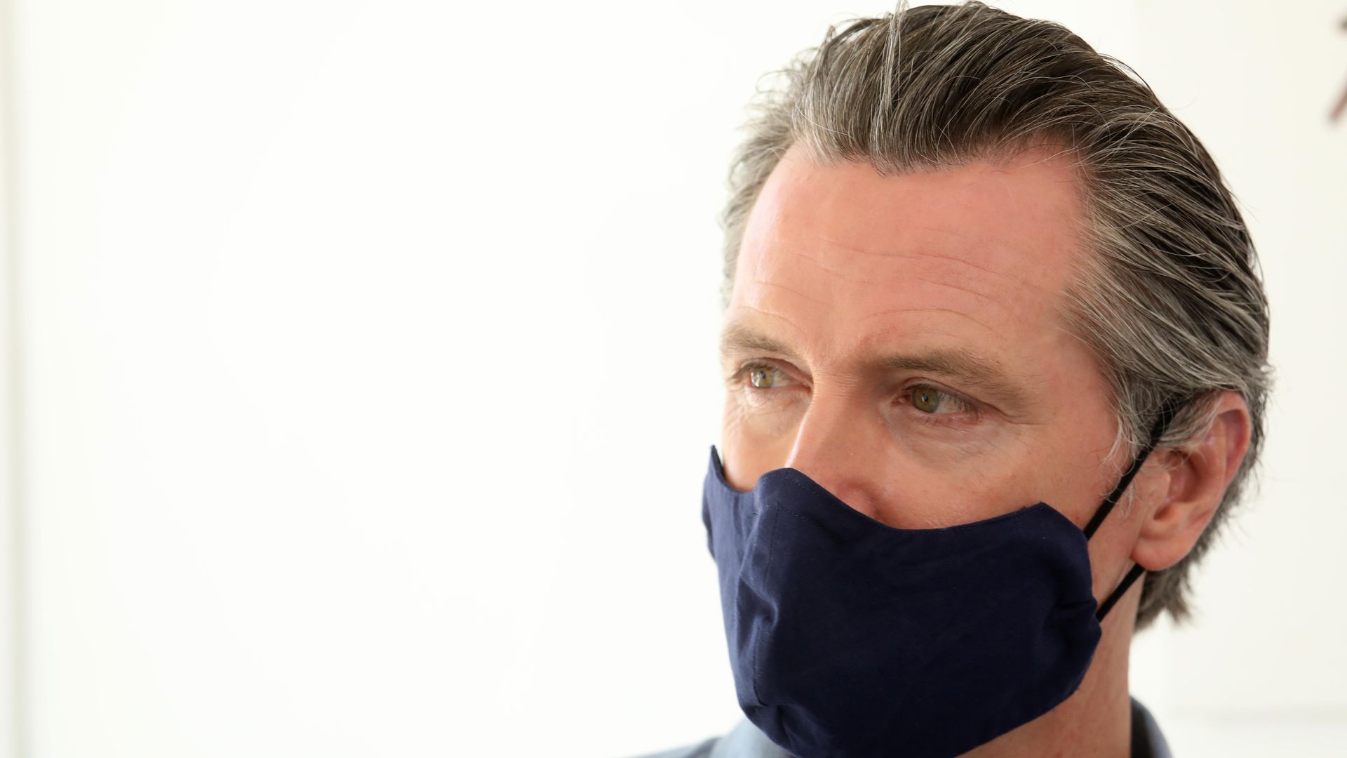 Gavin Newsom wears a face mask