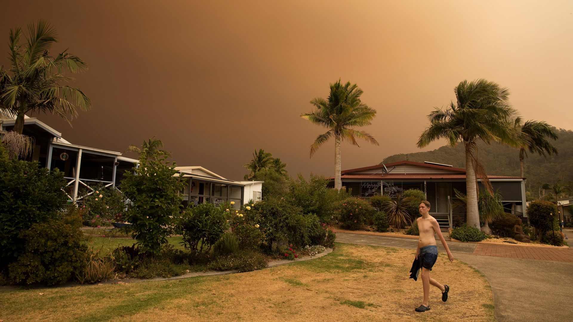 The sky is filled with smoke and ash in Shoalhaven Heads in New South Wales. 