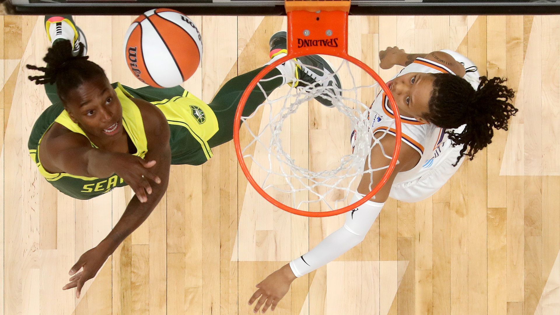 Jewell Loyd shoots a basket with a view from above.