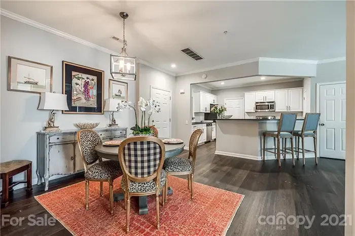 3212 Margellina Dr interior