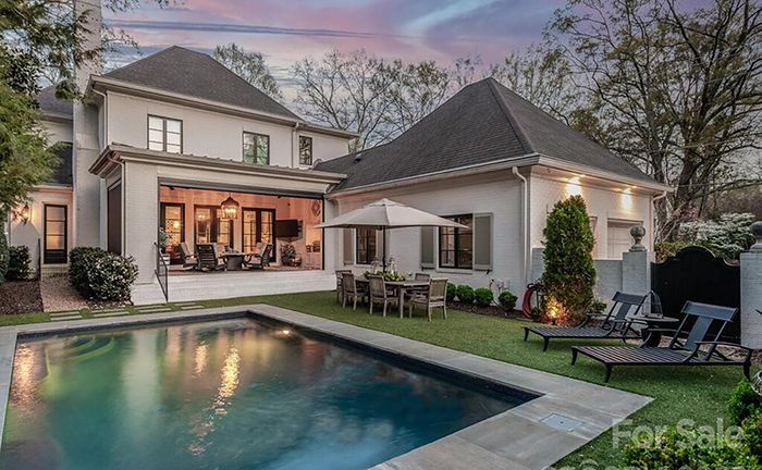 686 Llewellyn Pl rear