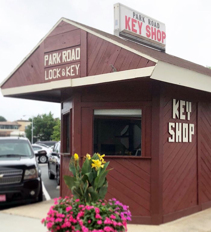 location-your-moms-donuts-park-road-shopping-center