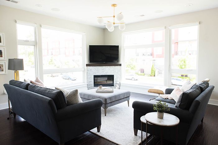 2704 Youngblood St living room