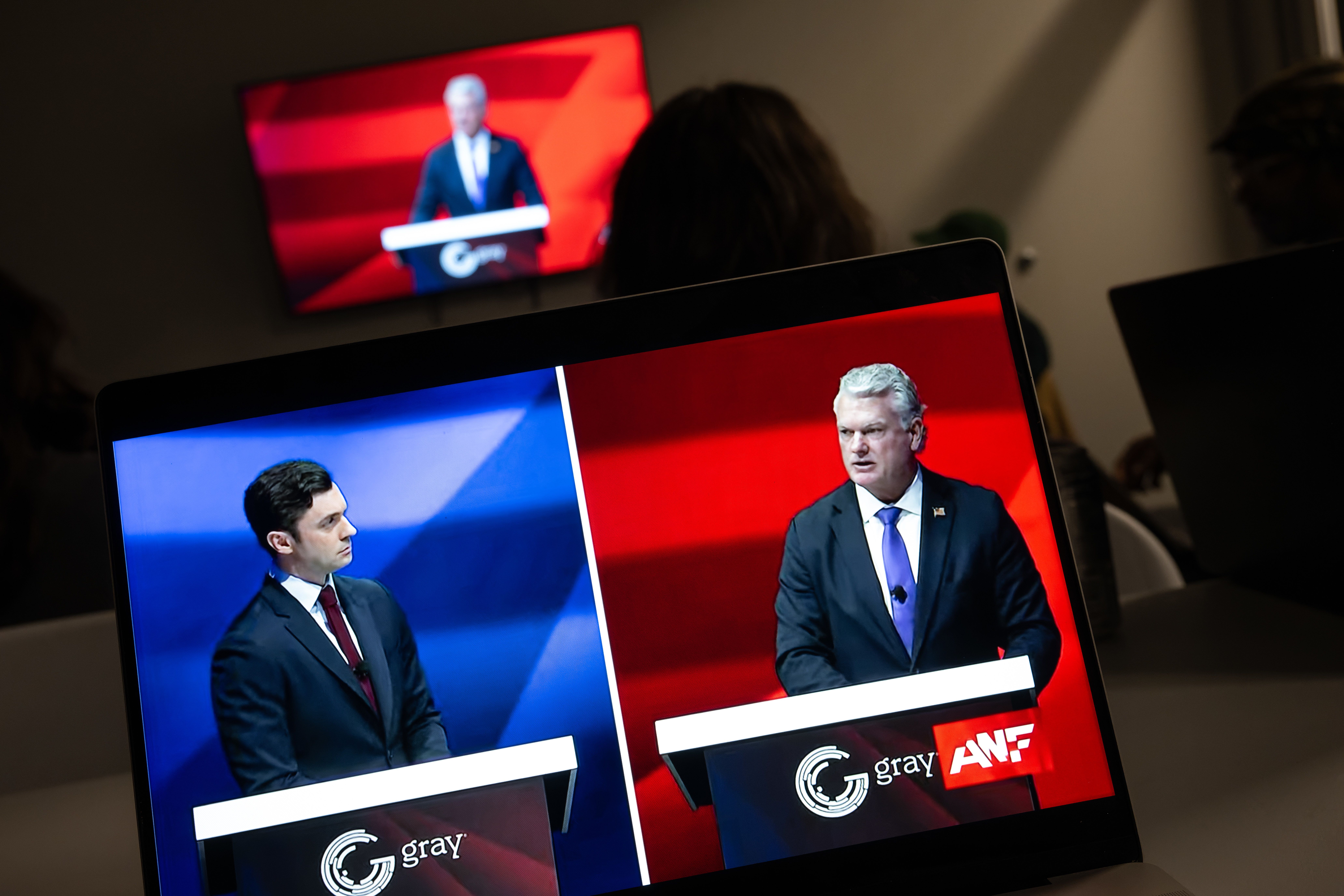 U.S. Sen. Jon Ossoff (D-Ga.) and Rep. Mike Collins (R-Ga.) debate in Atlanta last night. Photo: Robin Rayne/ZUMA Press Wire