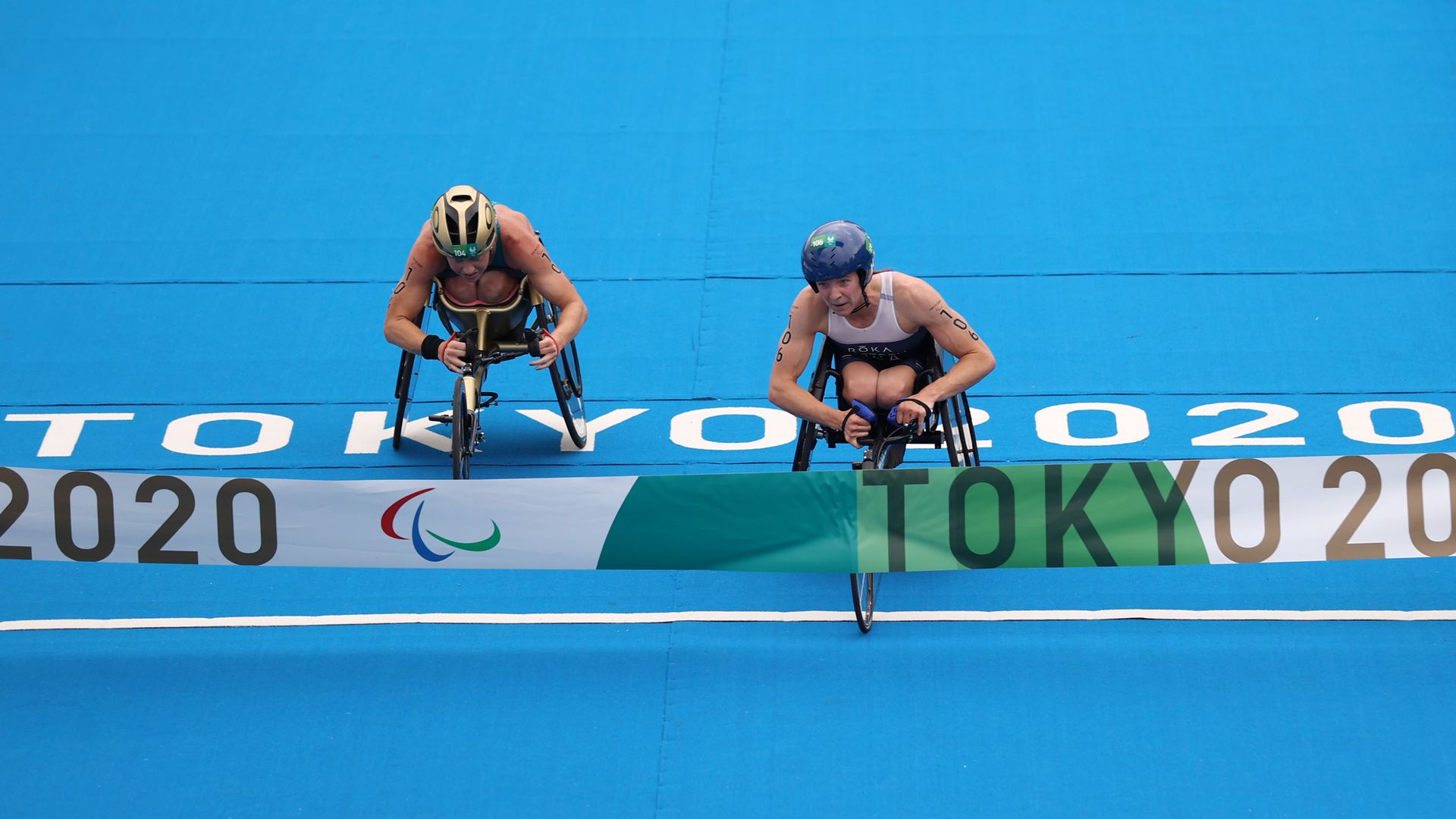 USA gold medalist Kendall Gretsch (R) and silver medalist Lauren Parker of Team Australia at the women's PTWC Triathlon on day 5 of the Tokyo 2020 Paralympic Games at Odaiba Marine Park on August 29