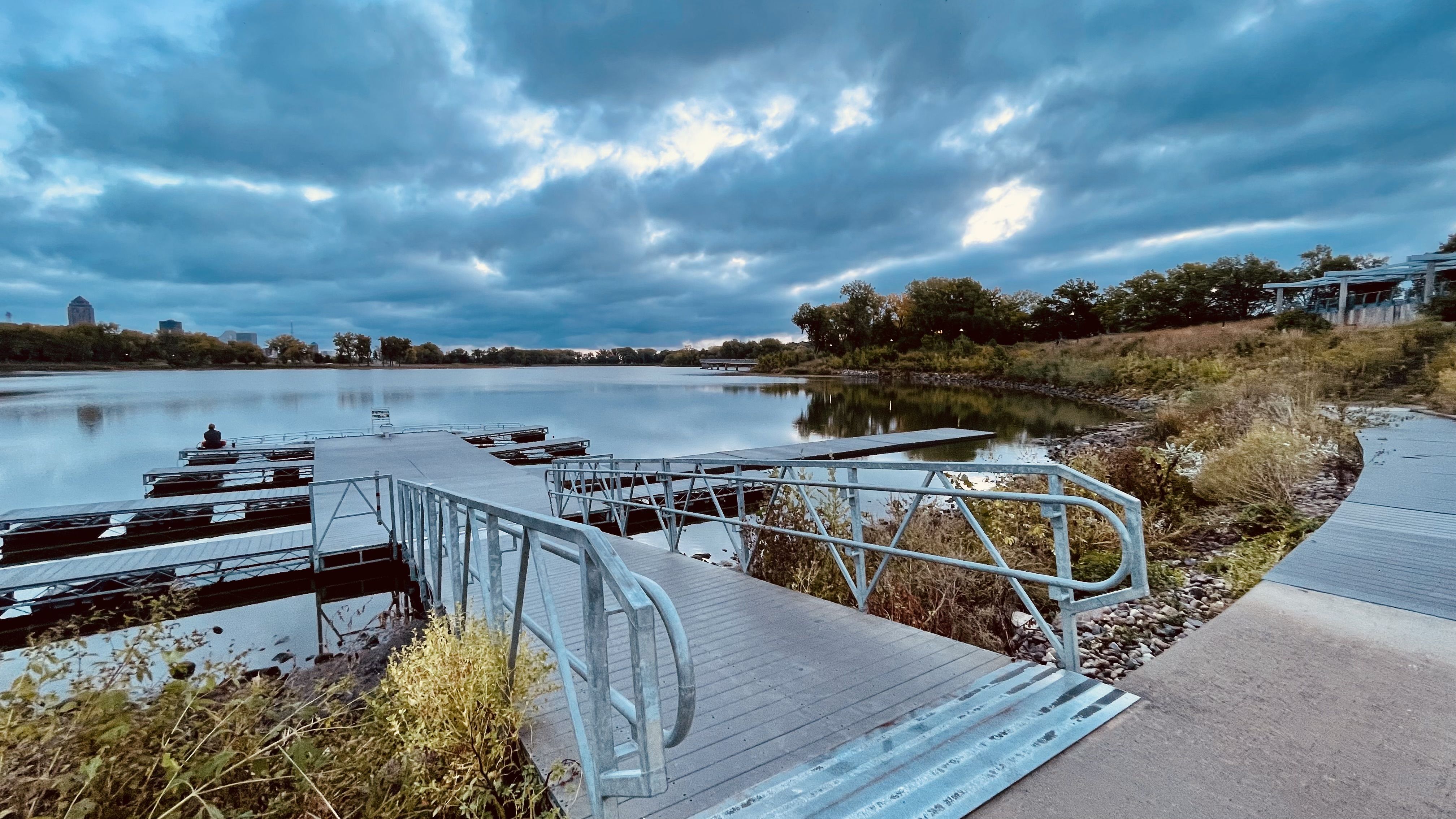 A photo of the Gray's Lake Park marina.