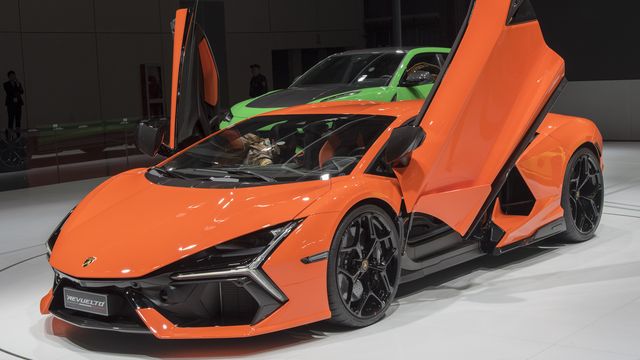 Lamborghini won't rush into making Electric Vehicles just yet