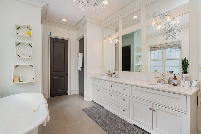 2927 Carmel Road bathroom