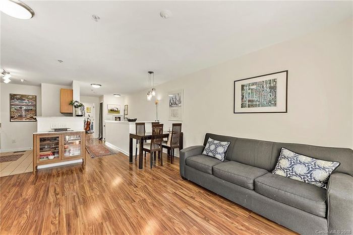 521 Donatello Ave, interior