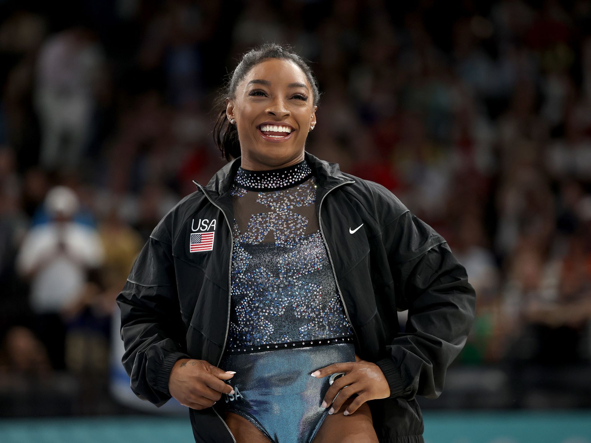 Simone Biles leads Team USA in qualifying, despite calf pain