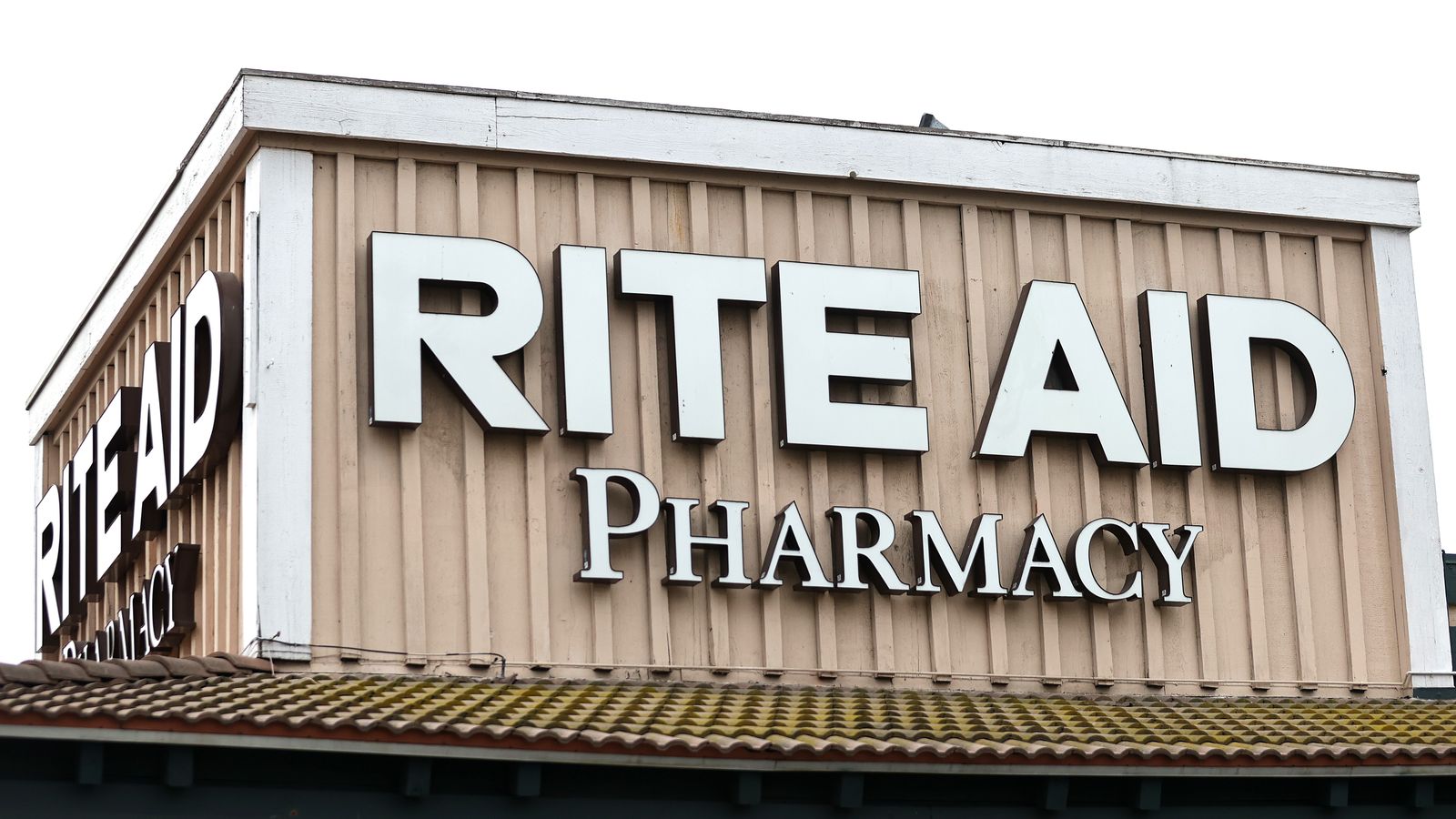 Rite Aid sued by U.S. over "unlawful" opioid prescriptions