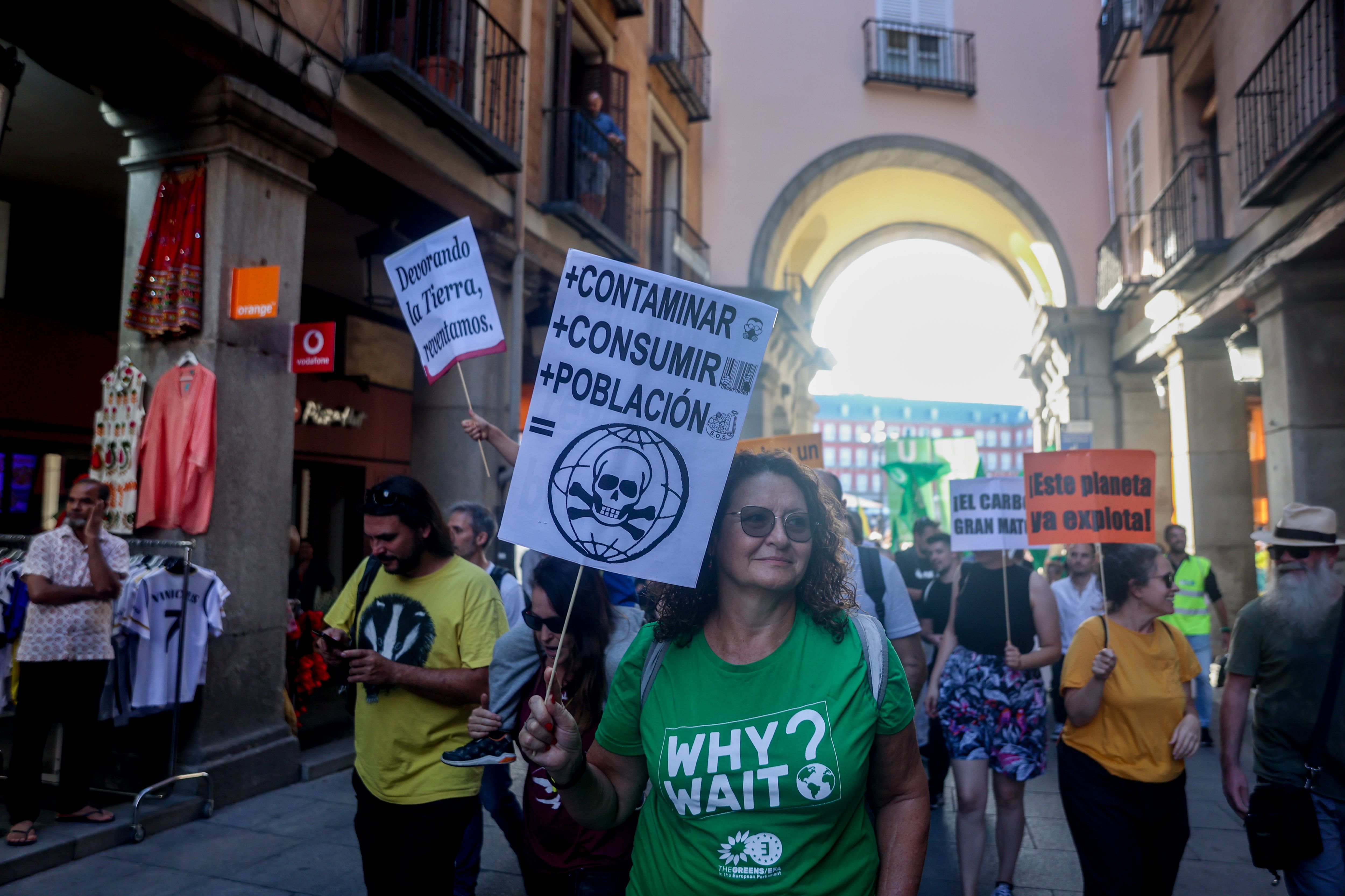  Dozens of activists protest in a demonstration for decarbonization in the Plaza Mayor, on 15 September, 2023 in Madrid, Spain. Under the slogan 'Decarbonization Now! Fast, fair and definitive', climate organizations have called, from today until Sunday, September 17, demonstrations in different cities around the world to demand a "fast, fair and equitable" end to fossil fuels. This wave of mobilizations includes a march in New York on September 17, while world leaders attend the United Nations Climate Action Summit. 