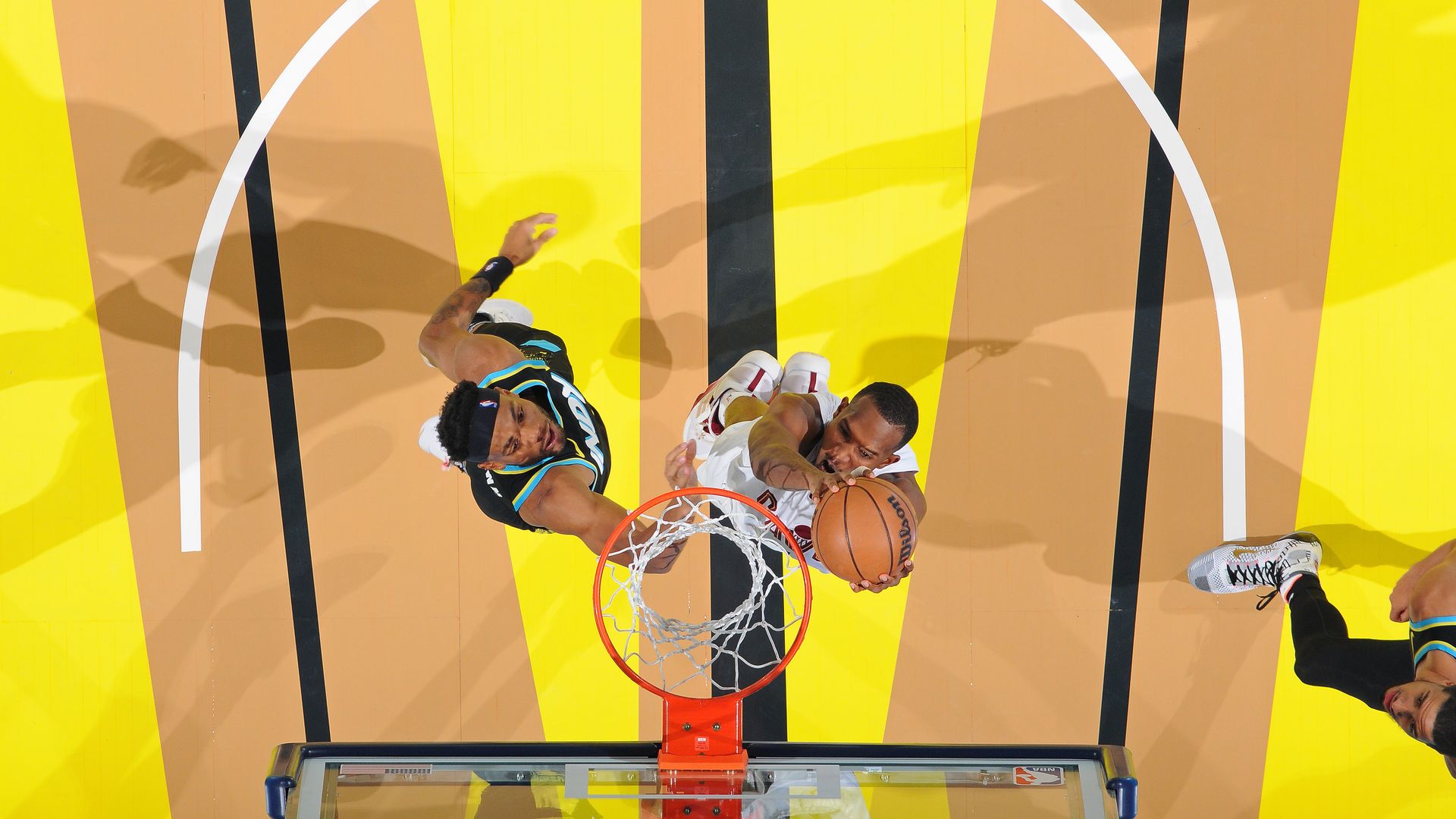 Overhead shot of Evan Mobley dunking on an alternate Indy court.
