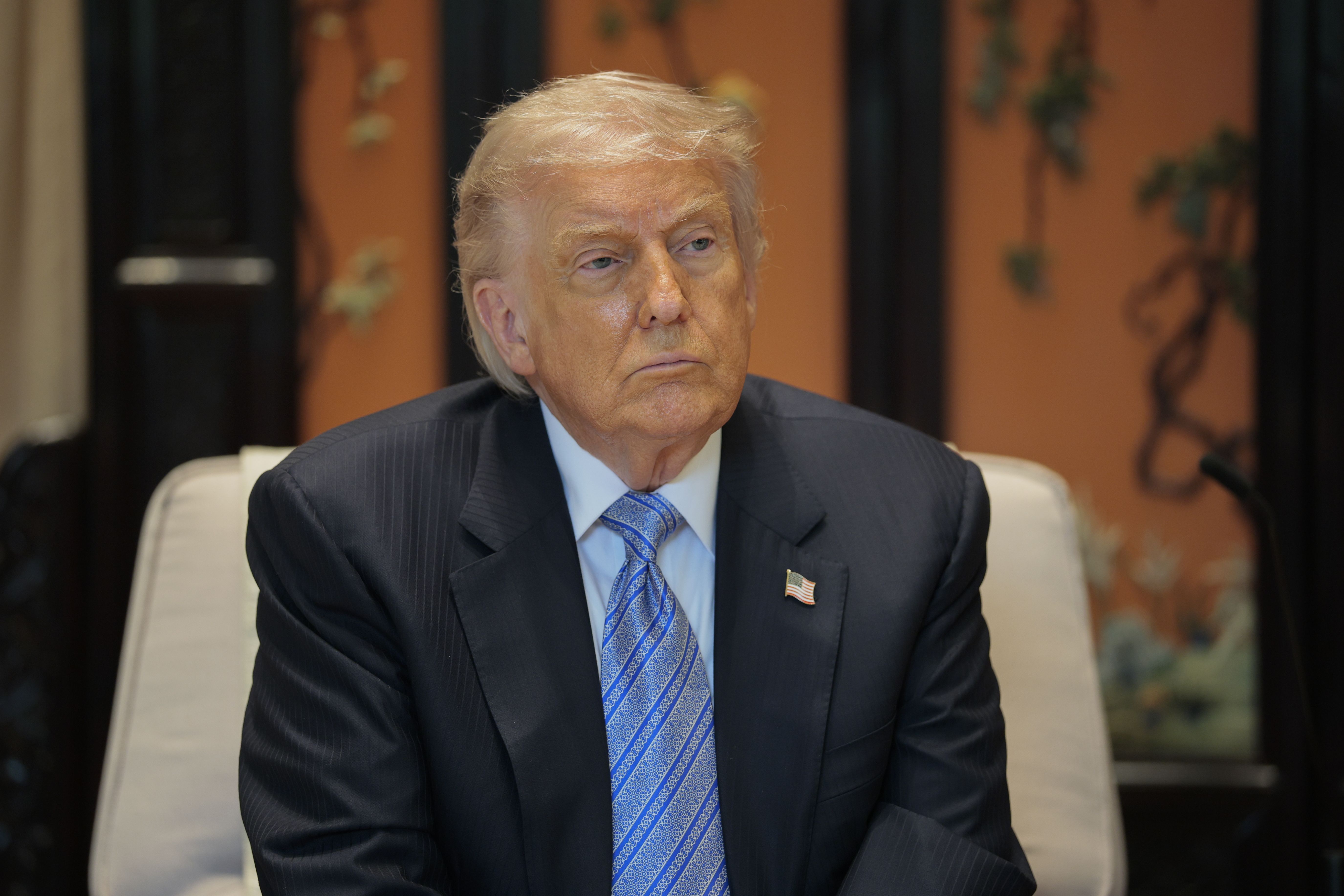 axios.com - Josephine Walker - Trump's economic polling is in freefall