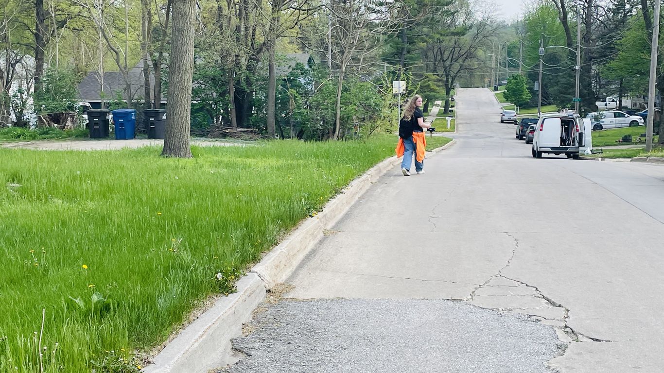 Des Moines targets missing sidewalks Axios Des Moines