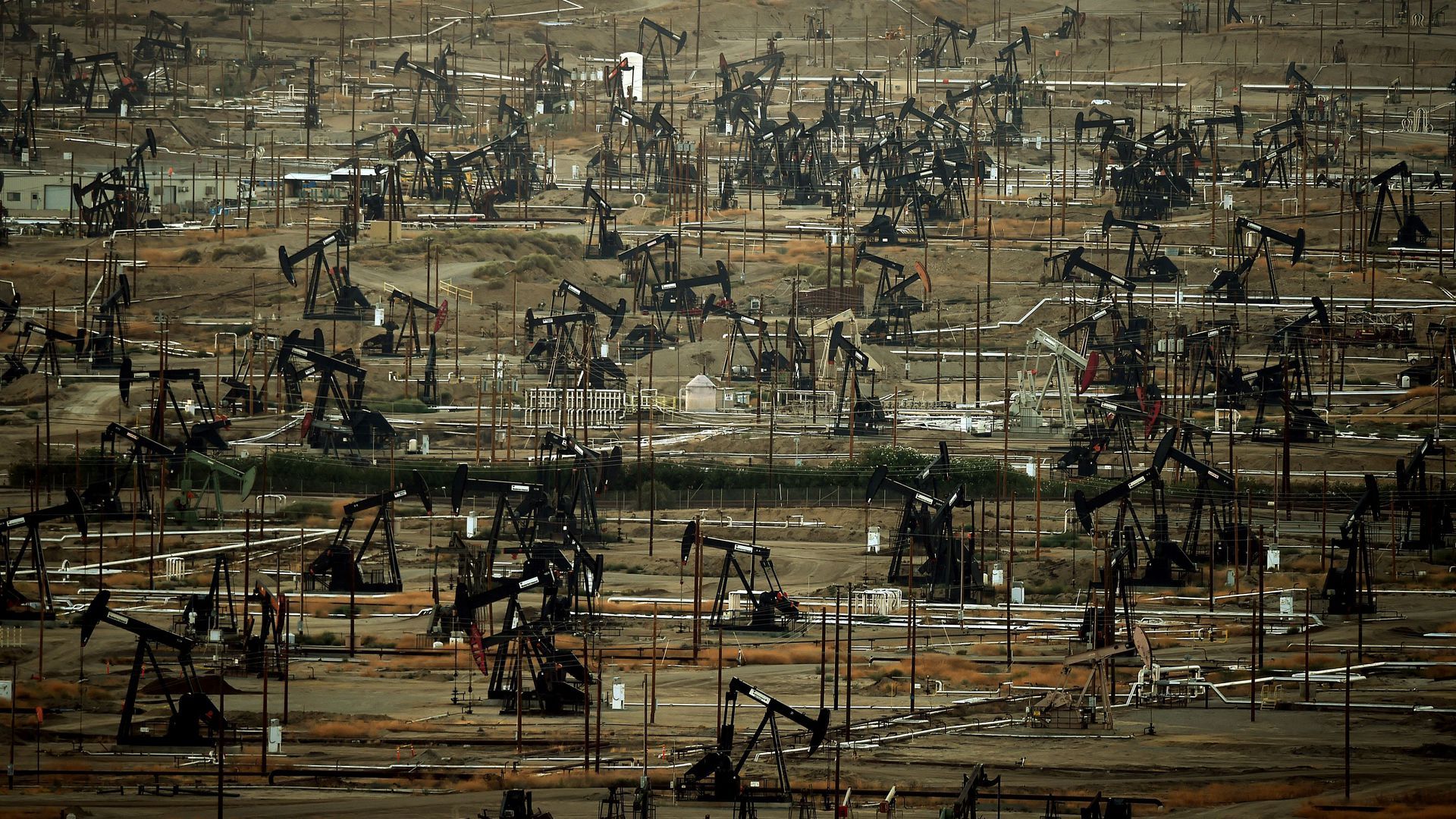 Photo of oil field in Kern, California