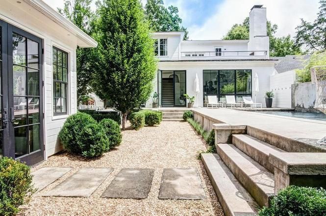 216 Cottage Pl back
