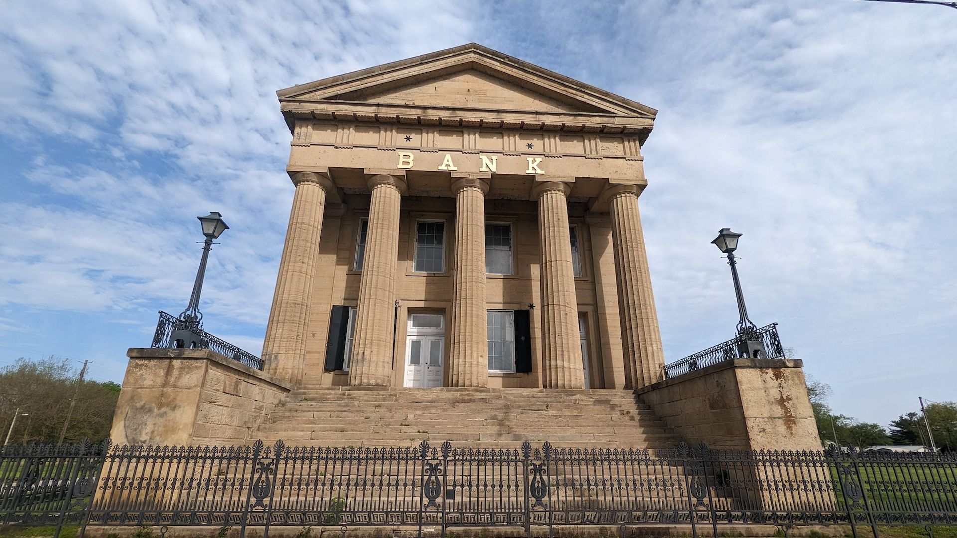 Classical brown bank with columns.