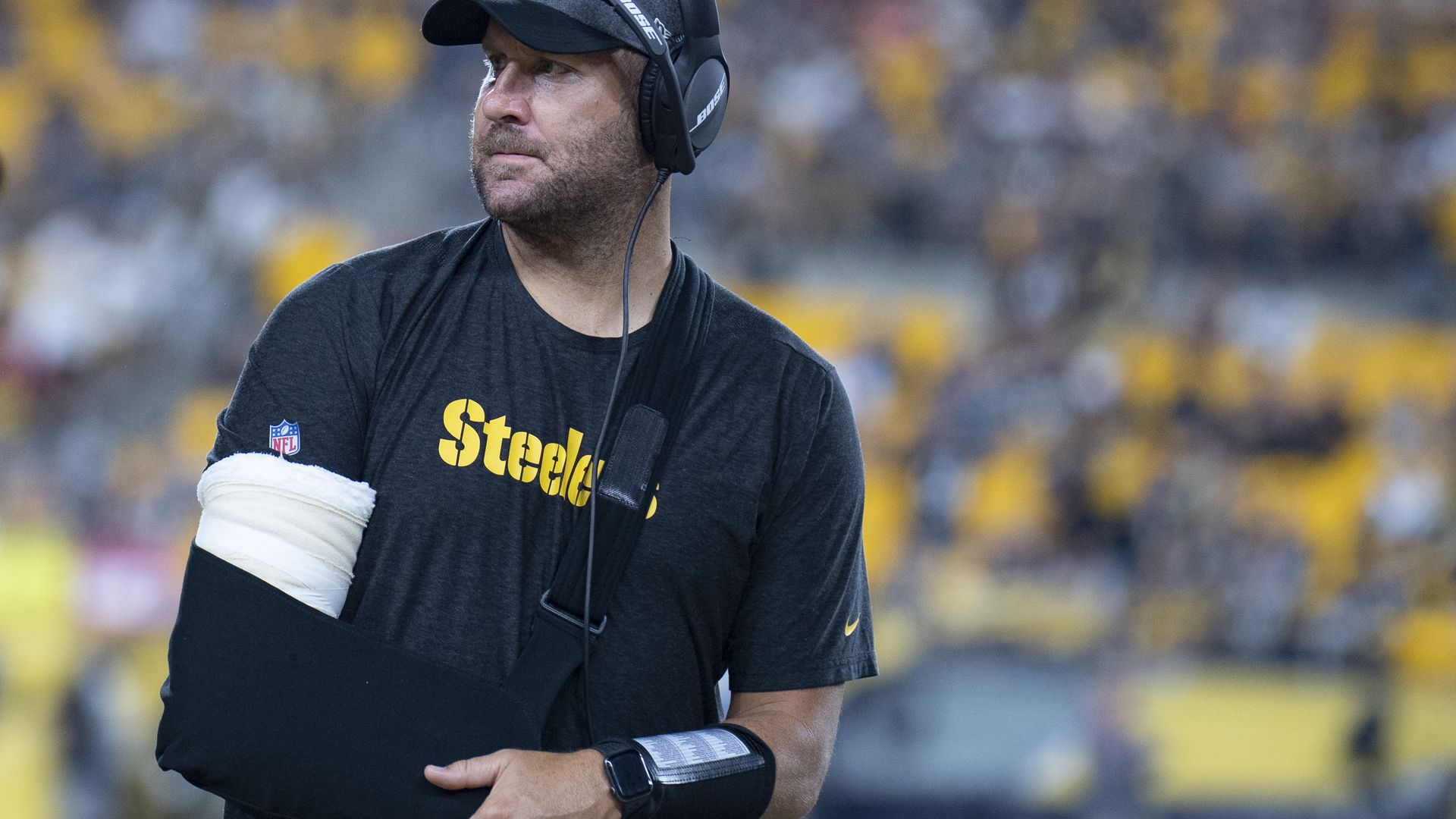 Ben Roethlisberger wearing an Apple Watch on the sidelines of the Steelers-Bengals game.