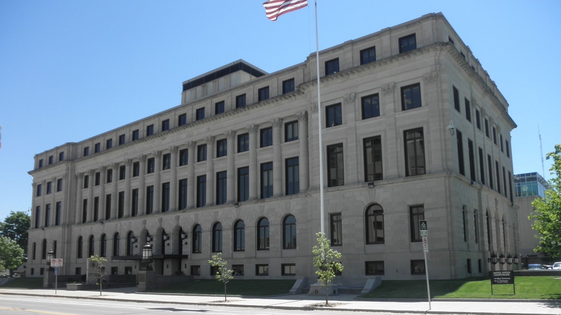A photo of the federal courthouse in Des Moines.